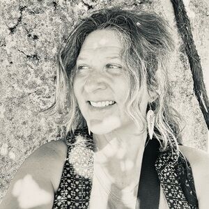 Meet your Posher, Elaine